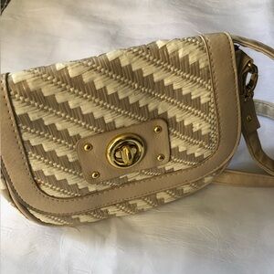 NEW Adorable woven straw shoulder crossbody bag